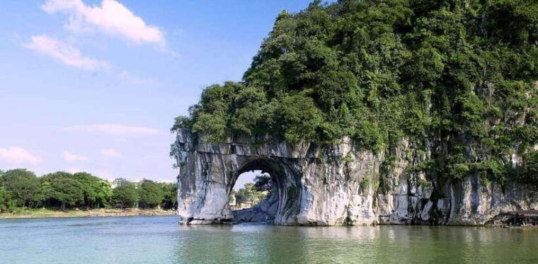 guilin-elephant-trunk-hill-reed-flute-cave-daxu-old-town