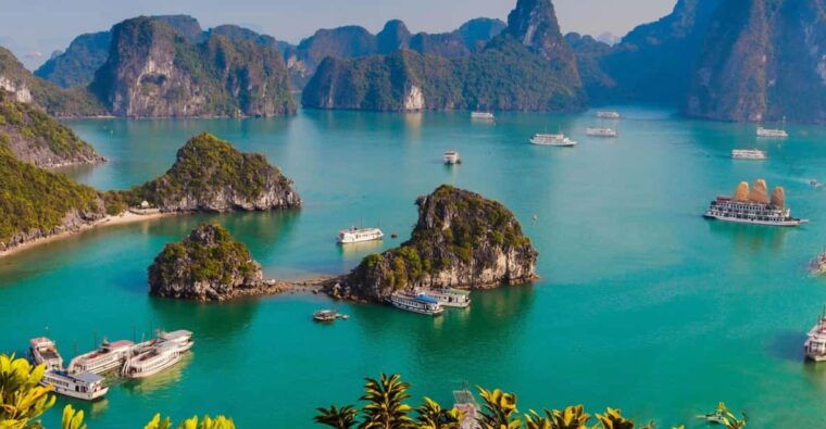 ha-long-1-day-luxury-small-group-kayaking