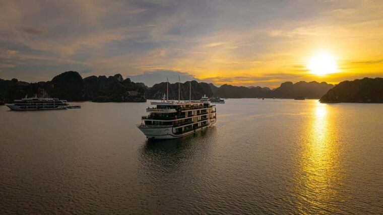 ha-long-3-day-lan-ha-bay-viet-hai-village-5-star-cruises