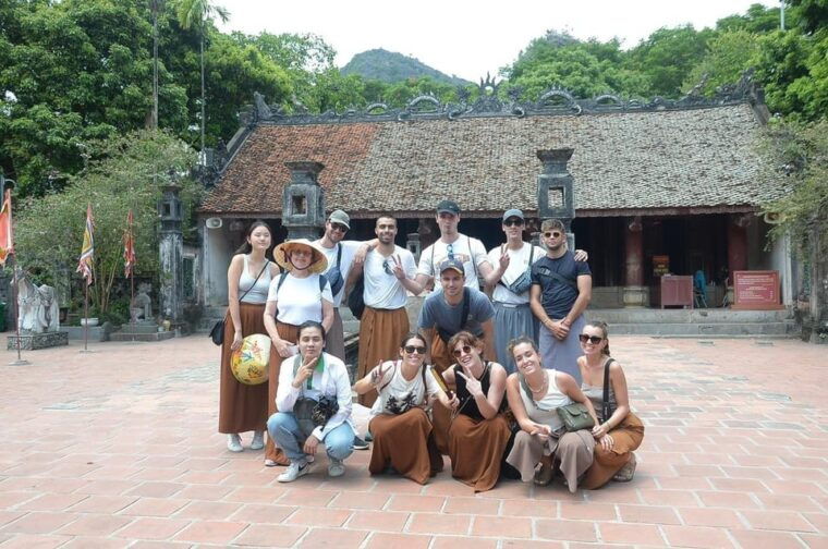 ha-noi-hoa-lu-trang-an-day-trip-to-mua-cave-by-limousine