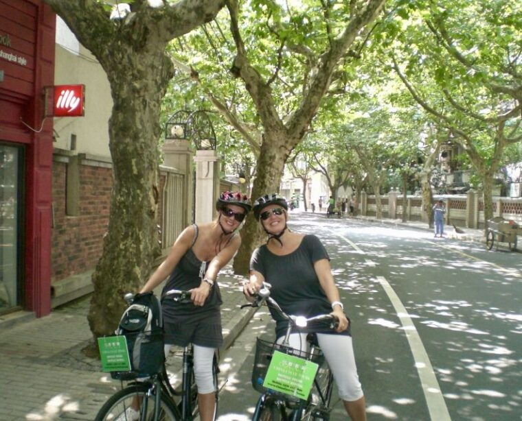 half-day-old-shanghai-small-group-bike-tour-day-night
