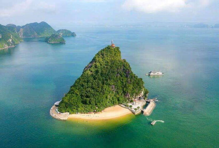halong-bay-1d-sung-sot-cave-titop-island-kayaking-lunch