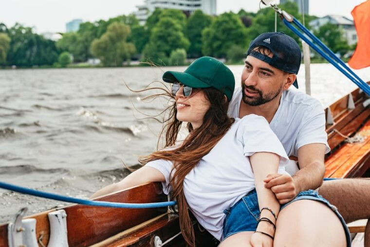 hamburg-alster-river-sailing-tour-on-a-2-masted-sailboat