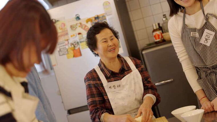 handmade-noodles-with-korean-grandma