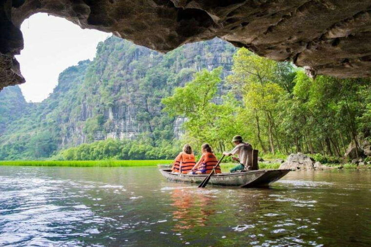 hanoi-full-day-hoa-lu-tam-coc-mua-cave-by-limousine