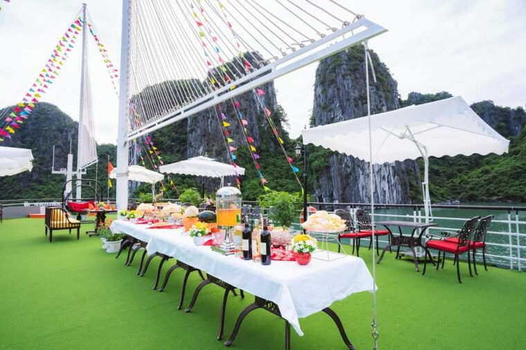 hanoi-ha-long-bay-cruise-5-stars-and-kaykaying