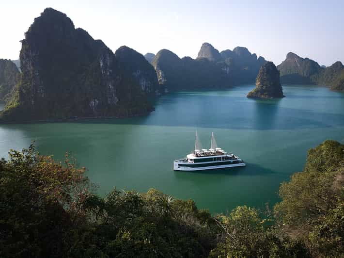 hanoi-ha-long-lan-ha-bay-5-star-with-limousine-transfer