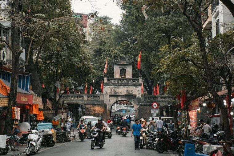 hanoi-hidden-gems-old-quarter-train-street-walking-tour