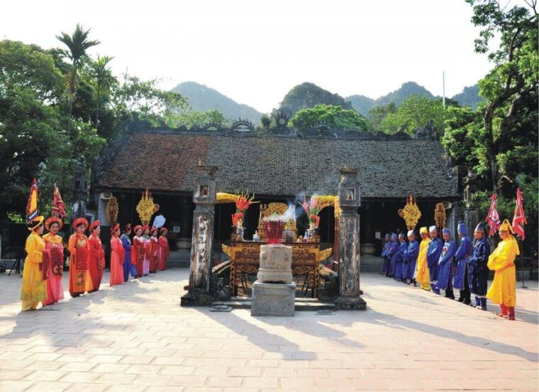hoa-lu-ancient-capital-mua-cave-tam-coc-boat-trip