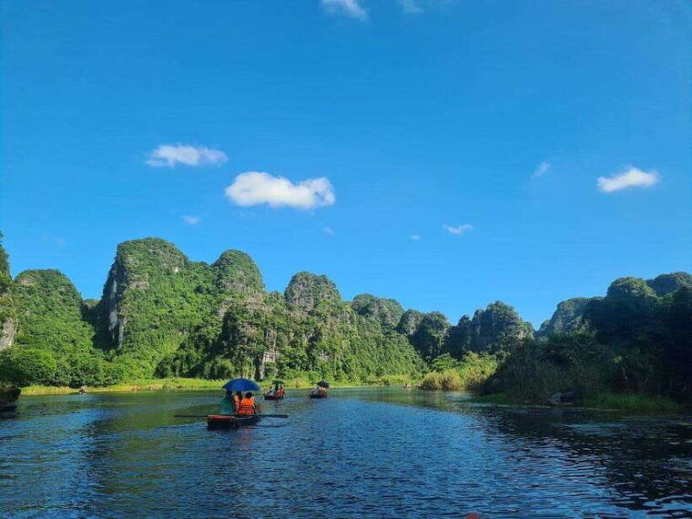 hoa-lu-trang-an-and-mua-cave-full-day-tour