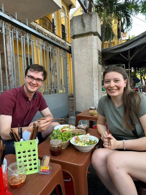 hoi-an-evening-street-walking-food-tour