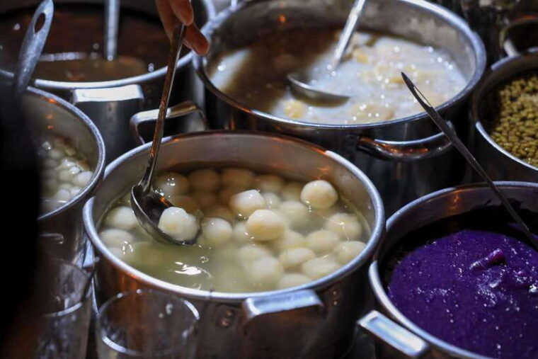 hue-guided-local-food-tour-with-tastings