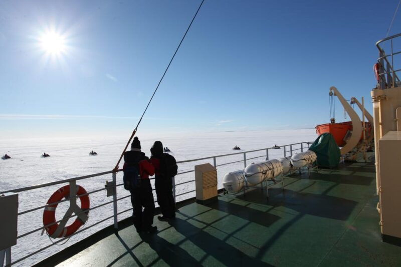 icebreaker-sampo-cruise-ice-floating-from-rovaniemi