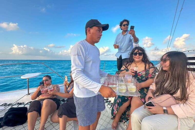 isla-mujeres-catamaran-ride-with-open-bar-snorkel-and-lunch