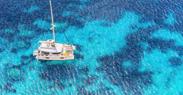 isla-mujeres-catamaran-snorkeling-open-bar-and-buffet
