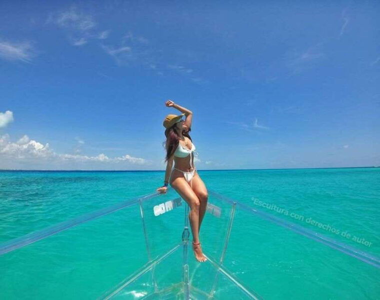 isla-mujeres-stunning-clear-boat-adventure