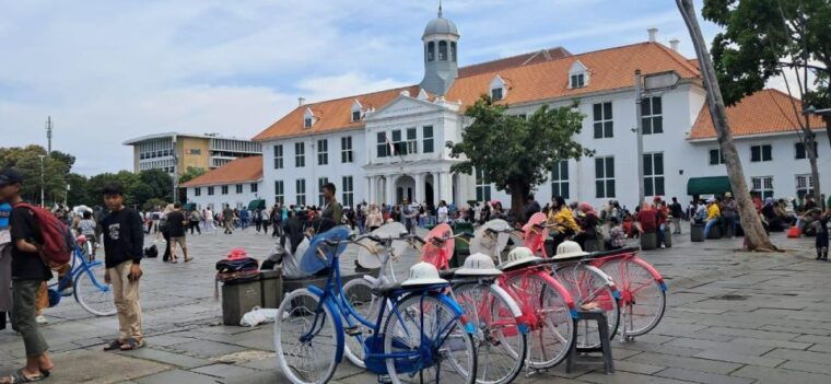 jakarta-private-car-charter-with-professional-driver
