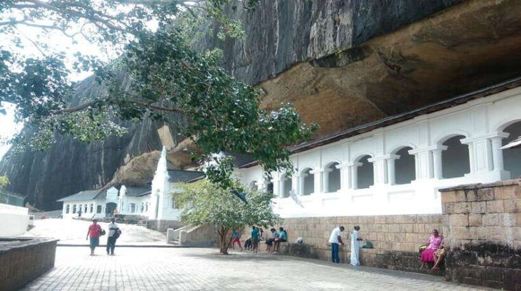 kandy-sigiriya-fortress-cave-temple-full-day-private-tour