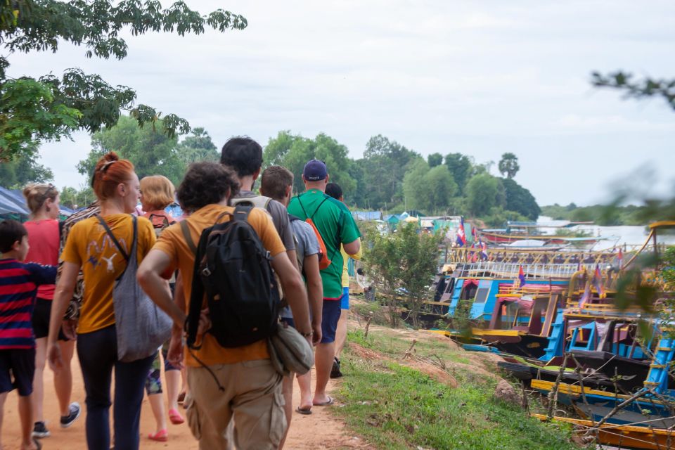 kayaking-floating-village-in-siem-reap