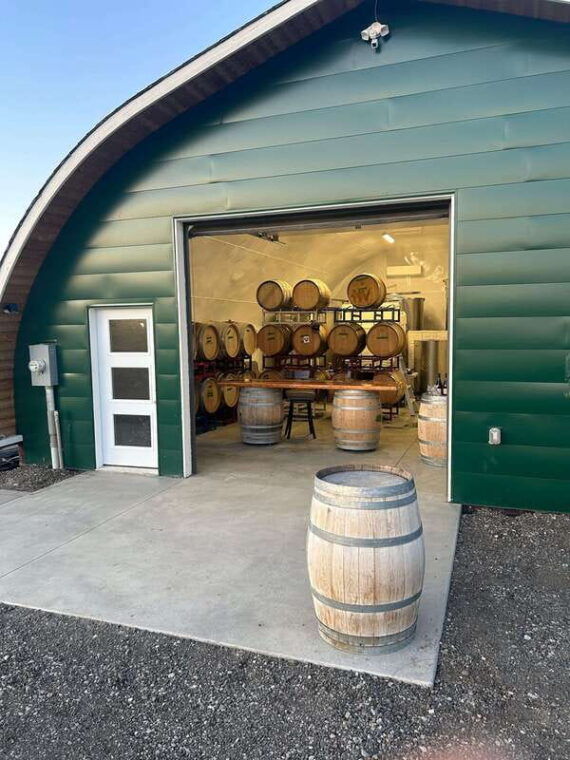 kelowna-wine-tasting-by-e-bike-smartphone-guide-lunch
