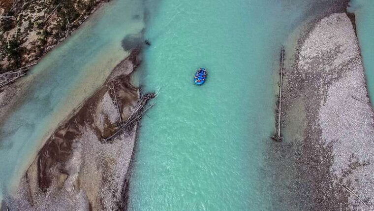 kicking-horse-river-whitewater-rafting-experience