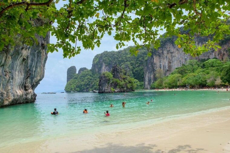 krabi-hong-islands-day-tour-by-longtail-boat