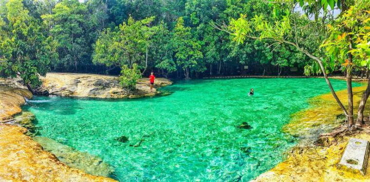 krabi-tiger-cave-temple-emerald-pool-and-hot-springs-tour-3