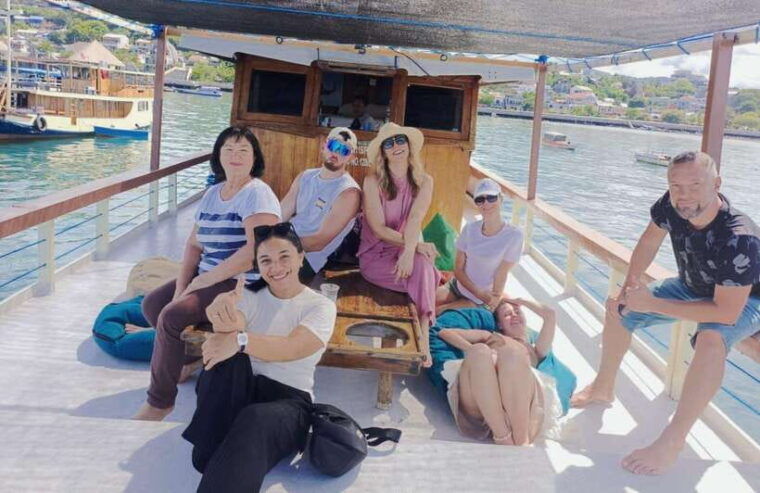 labuan-bajo-komodo-and-pink-beach-2-day-shared-boat-tour