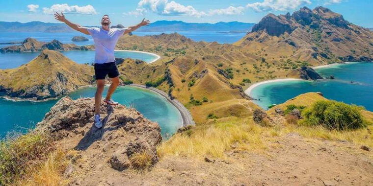 labuan-bajo-swim-and-snorkel-komodo-island-trip-with-lunch