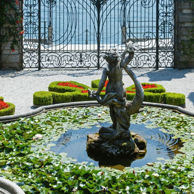 lake-como-villa-carlotta-and-villa-melzi-with-ferries