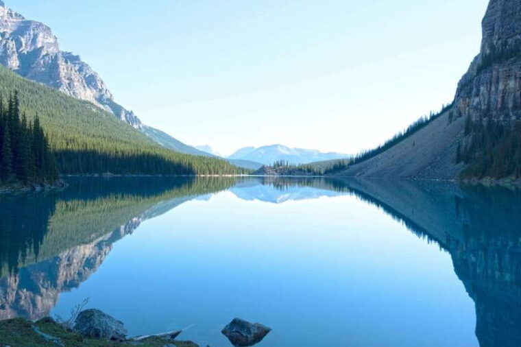 lake-louise-moraine-louise-lake-half-day-highlights-tour