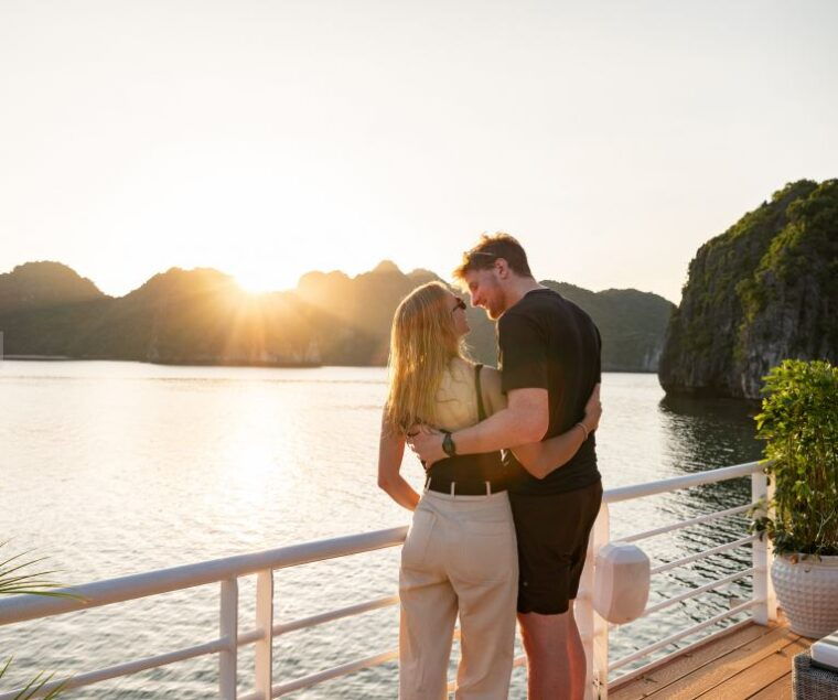 lanhabay-catba-island-viethai-village-luxury-cruise-1-day