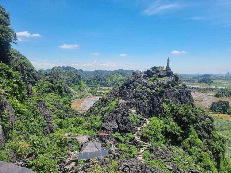 luxury-day-tour-bai-dinh-trang-an-mua-cave