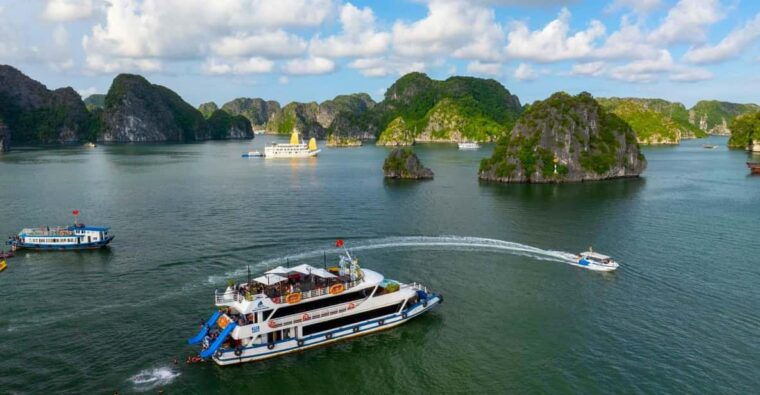 luxury-sunset-tour-lan-ha-bay-kayak-water-slides-jacuzzi