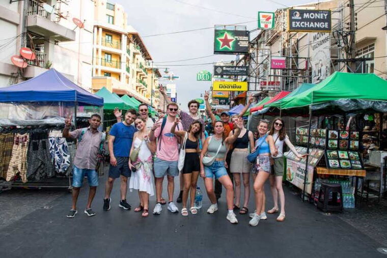 mad-monkey-bangkok-city-session-walking-tour