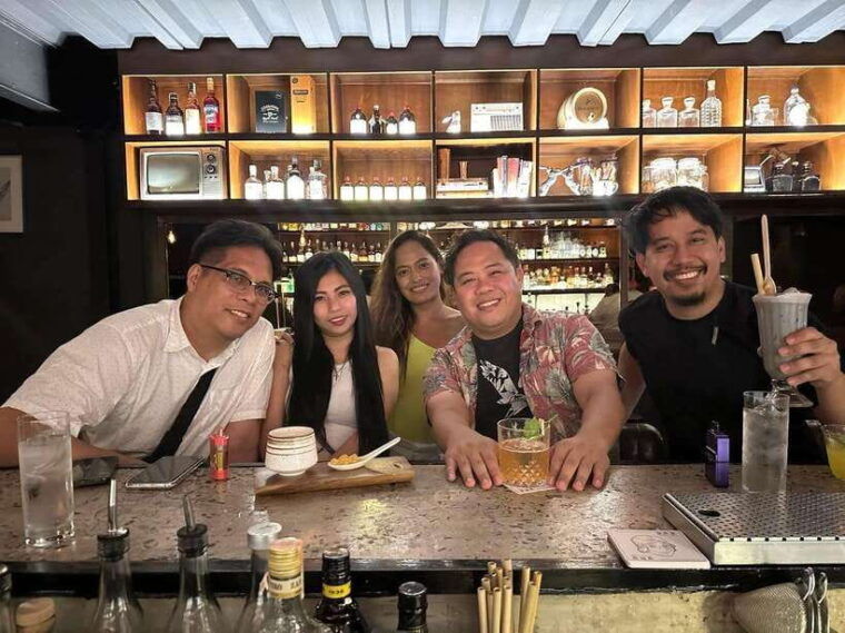 makati-bar-hopping-tour-with-venus