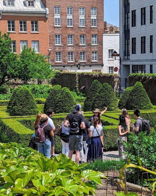 montreal-explore-old-montreal-small-group-walking-tour