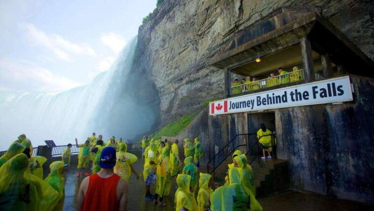 niagara-falls-tour-from-toronto-with-boat-behind-the-falls