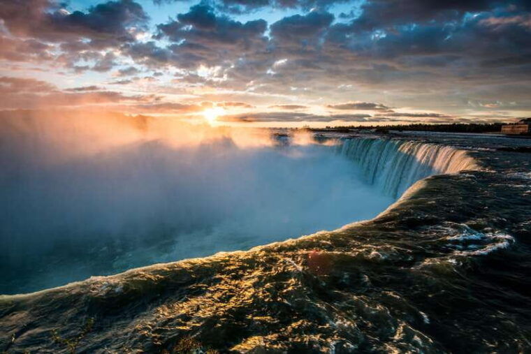 niagara-falls-tour-with-skip-the-line-cruise-wine-tasting-3