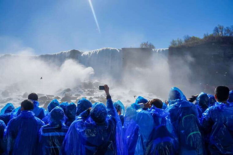 niagara-falls-usa-illumination-tour-with-maid-of-the-mist