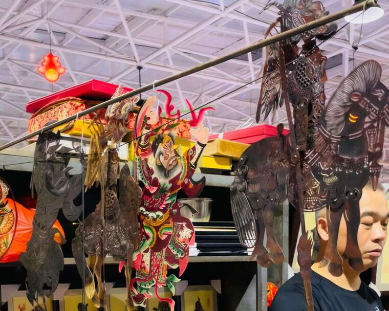 night-market-haggling-adventure-with-an-english-guide