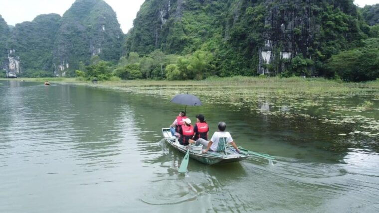 ninh-binh-day-trip-mua-cave-tam-coc-boating-hoa-lu