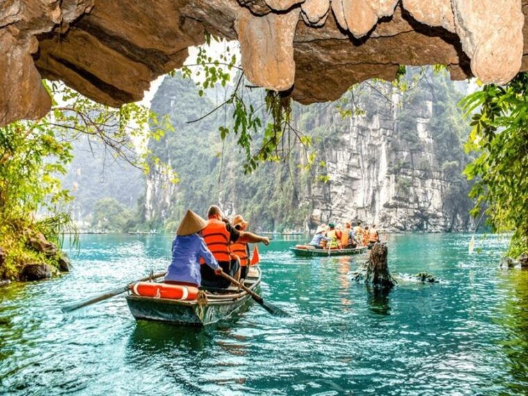 ninh-binh-full-day-hoa-lu-tam-coc-mua-cave-tour-buffet-boat
