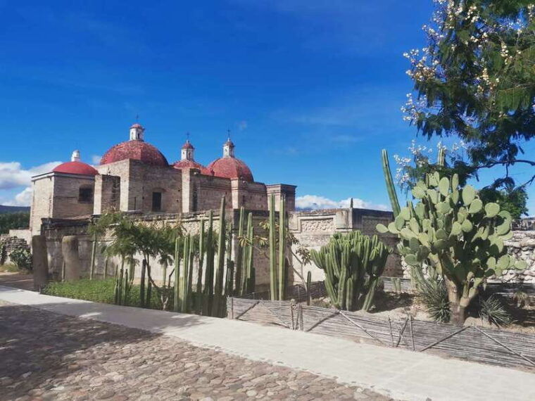 oaxaca-full-day-guided-tour-on-the-hierve-el-agua-route