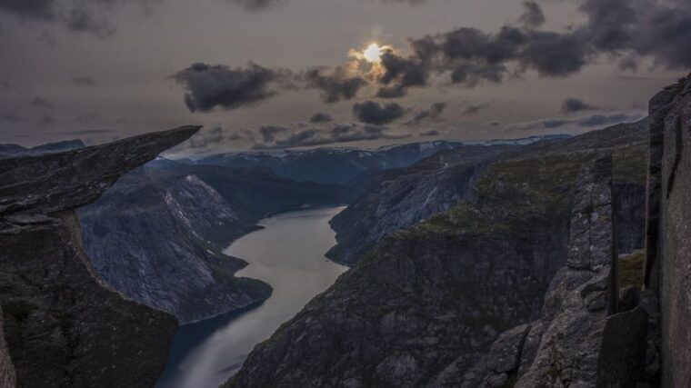 odda-trolltunga-via-ferrata-sunset-and-sunrise