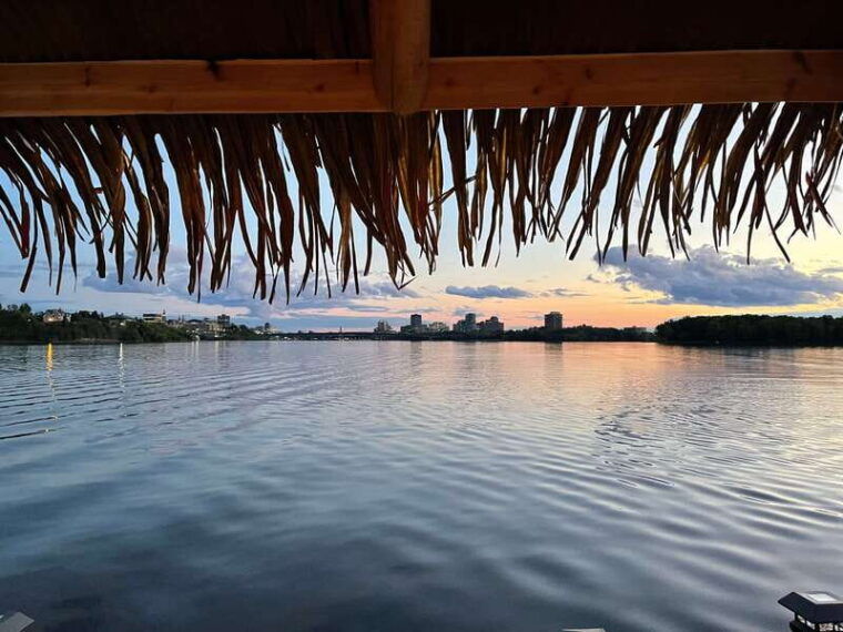 ottawa-floating-tiki-bar-cruise-on-the-ottawa-river