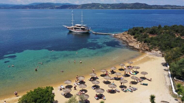 ouranoupoli-mount-athos-banana-beach