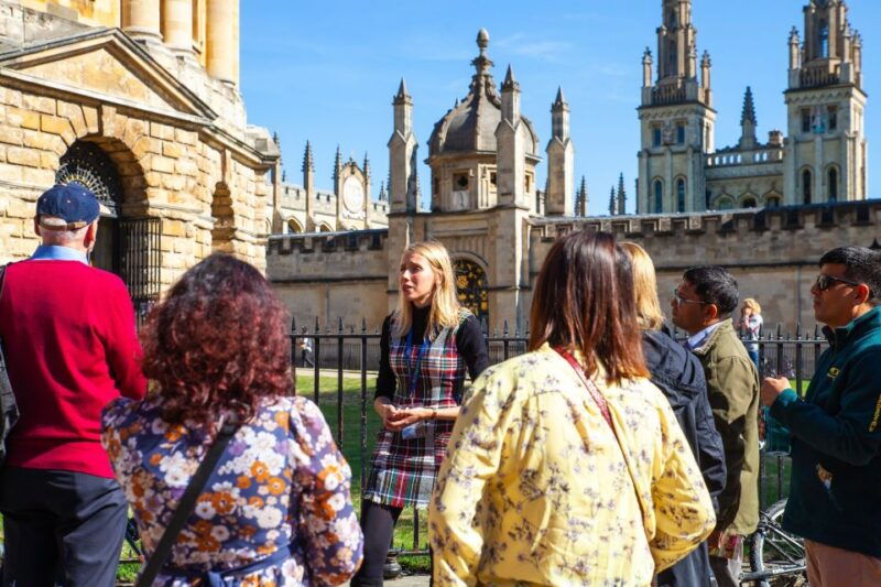 oxford-private-walking-tour-with-university-alumni-guide