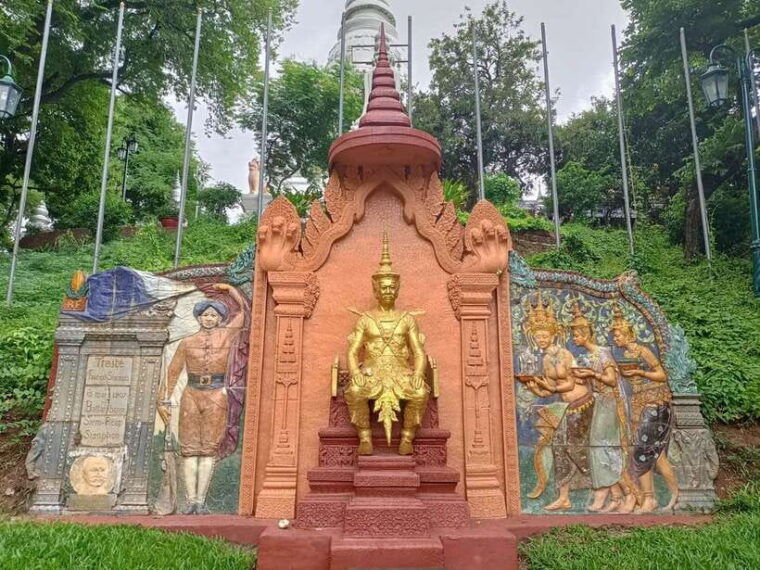 phnom-penh-historical-sites-tour-by-tuk-tuk