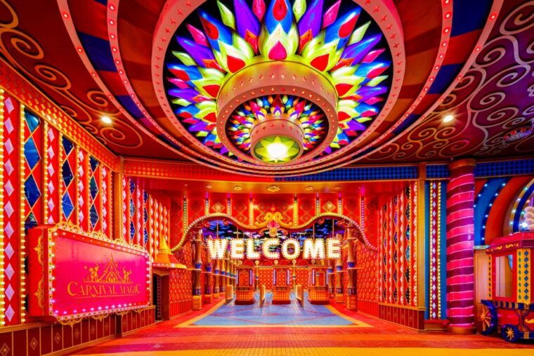 phuket-carnival-magic-ticket-with-dinner-and-transfer